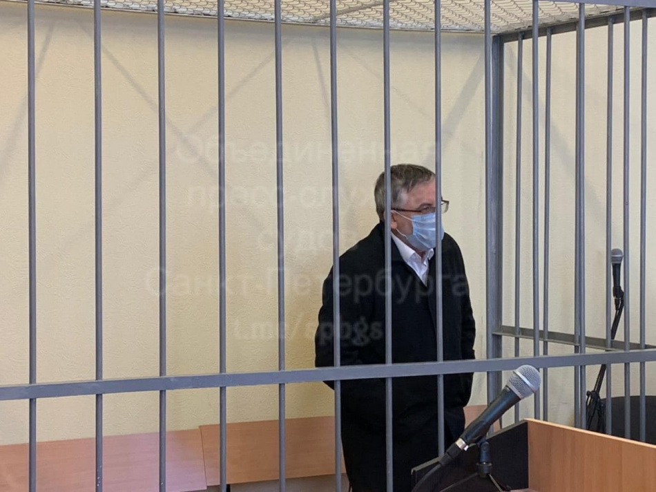 Петербургского нефролога, обвиняемого в расчленении жены, оставили под арестом