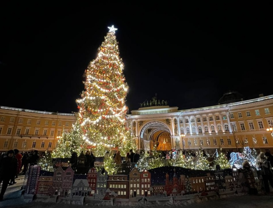 Празднику быть: общественный транспорт в Петербурге будет работать в новогоднюю ночь