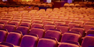 В последнюю неделю января сходить на спектакли в самые популярные театры Петербурга можно за 1800