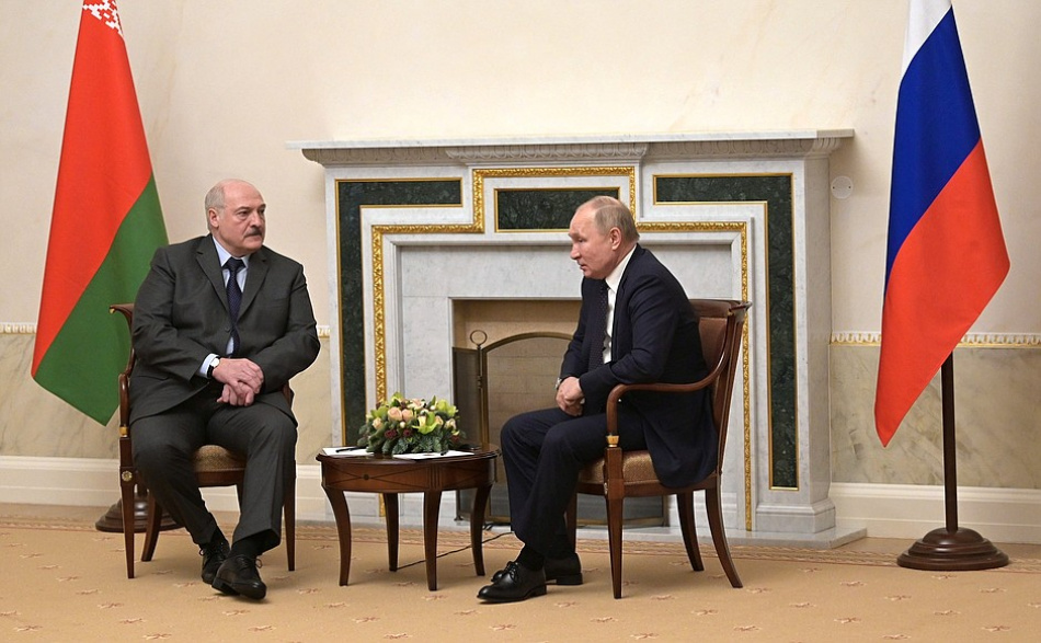 Путин сыграл в Стрельне в хоккей сразу с двумя Лукашенко — отцом и сыном