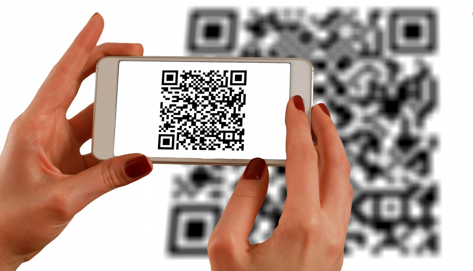 Право на вход: в Петербурге начали действовать QR-коды для посещения торговых центров и общепита