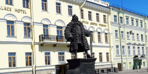 Киркоров в шубе, зомби и пожарный шланг: топ самых уродливых памятников Петербурга Киркоров в шубе, зомби и пожарный шланг: топ самых уродливых памятников Петербурга