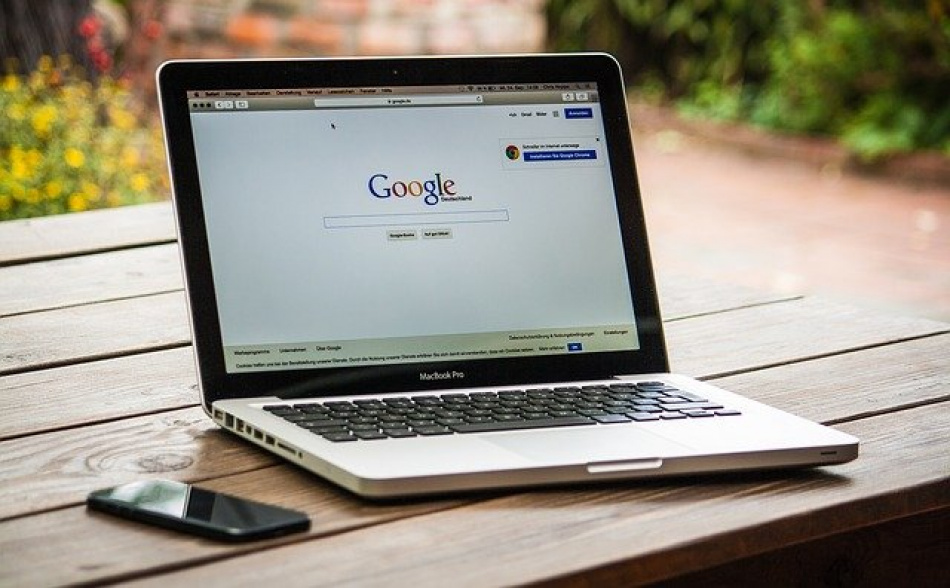 Подсчитан годовой доход Google и Meta в России