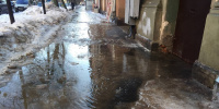 В Петербурге продолжают штрафовать, но не убирать снег В Петербурге продолжают штрафовать, но не убирать снег