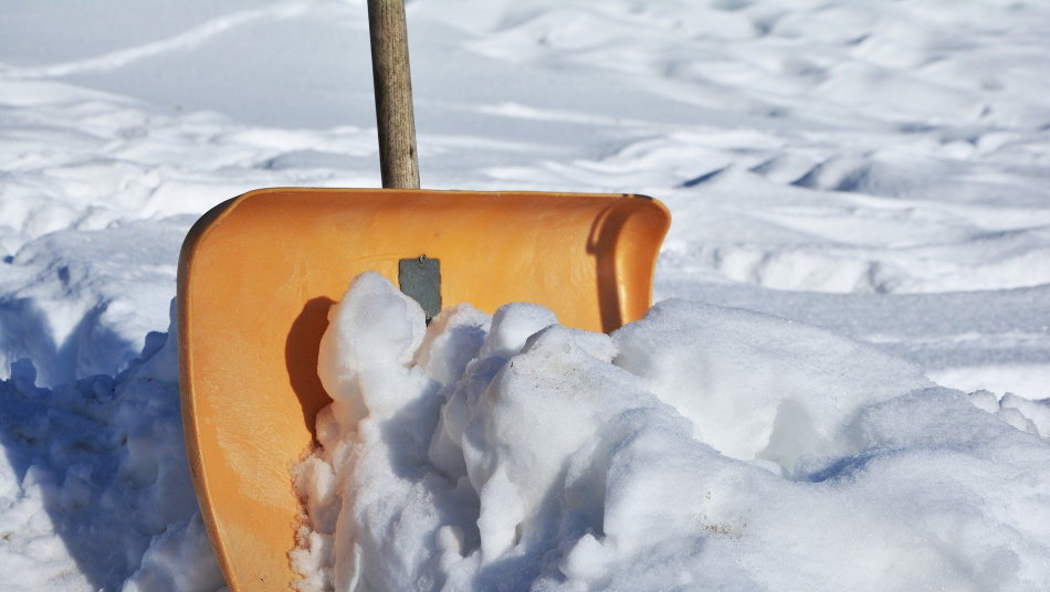 Петербург занял последнее место по качеству уборки снега в России
