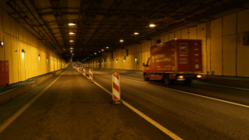 В тоннеле петербургской дамбы ограничат движение до выходных 