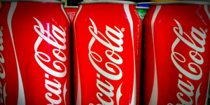 Россияне по-прежнему предпочитают Coca-Cola, напиток выбился в лидеры и опередил 