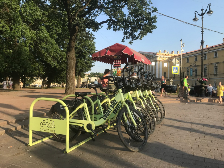 Осенью у пяти станций метро в Петербурге появятся велопарковки
