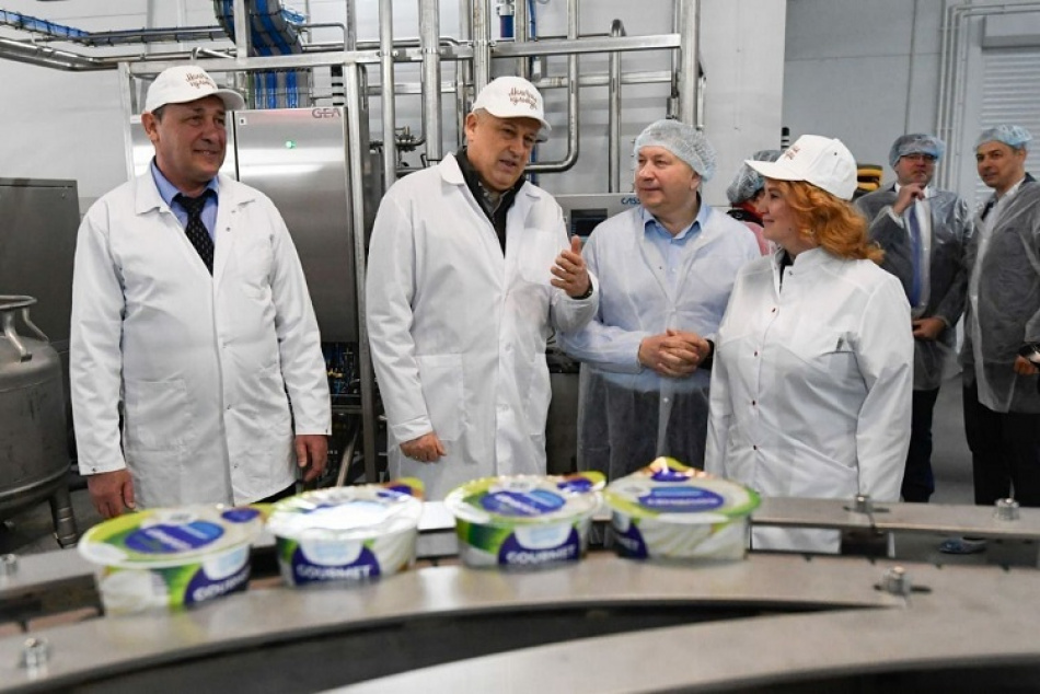 «Запуск идет ежедневно»: в России предприятия приступили к производству новых линий лекарств, продуктов и одежды