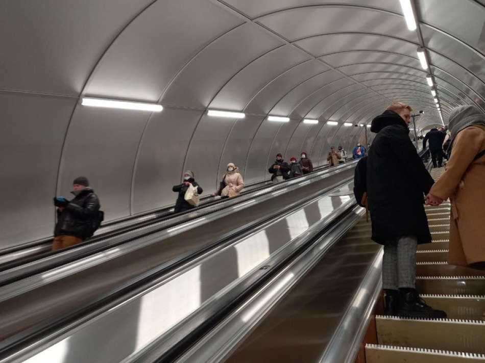В петербургском метро начали продавать QR-билеты для проезда в автобусах