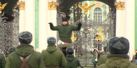 «Первая репетиция»: на Дворцовой площади тренируется сводный оркестр к Параду Победы