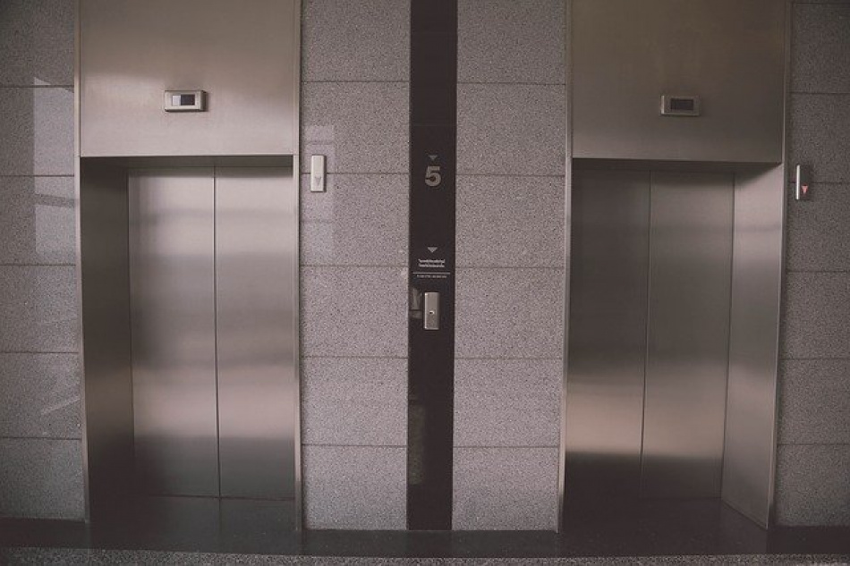 В Петербурге в ближайшие два года заменят 7 тысяч старых лифтов