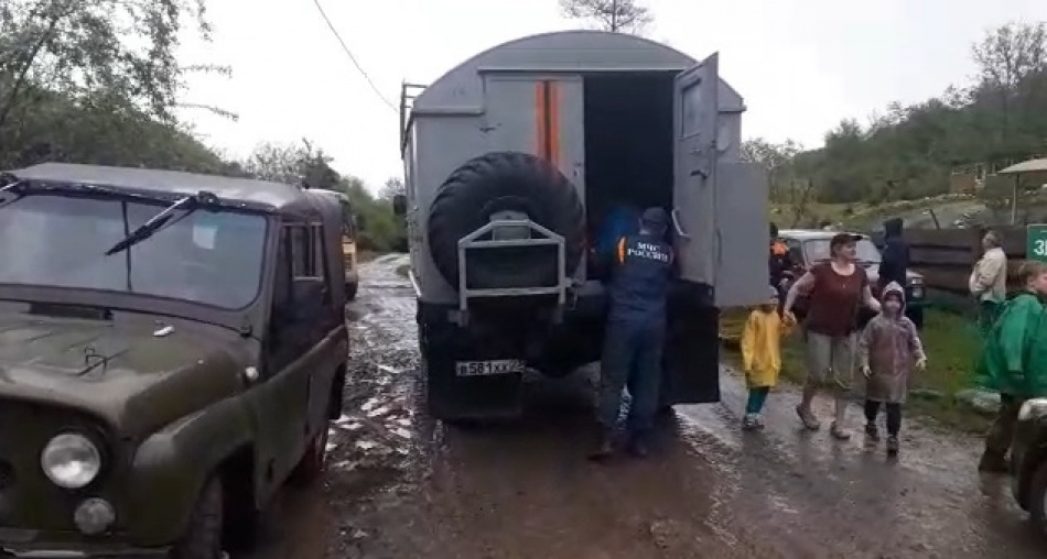 Заблокированных из-за подъема воды на Кубани детей из Петербурга эвакуировали 