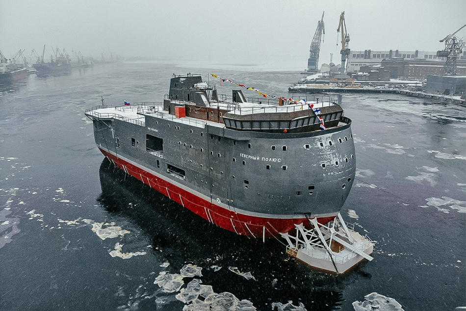 Ледостойкая платформа «Северный полюс» отправилась на ходовые испытания в Финский залив