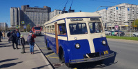 Ретро-троллейбусы проехали по центру Петербурга
