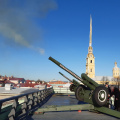 Полуденный выстрел из пушки Петропавловской крепости ко Дню города