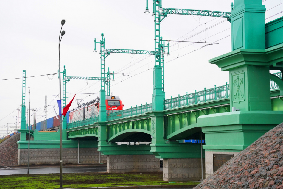 Железнодорожный путепровод над Пулковским шоссе достроили