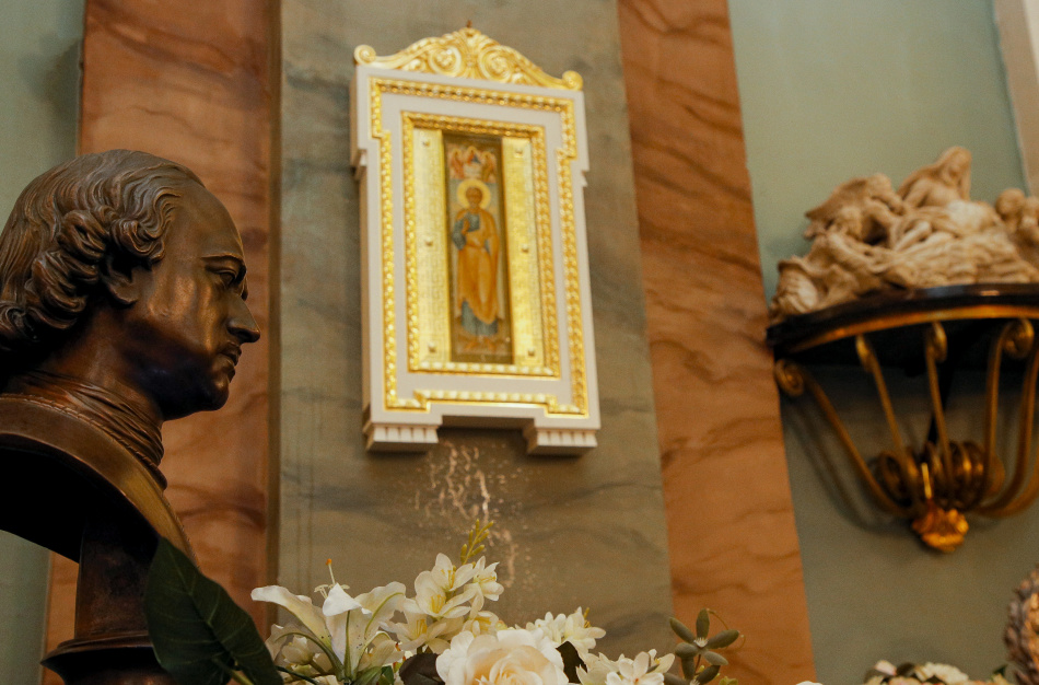 Мерную икону Петра I освятили в Петербурге