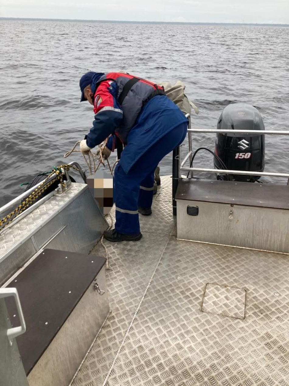 Ранним утром в Ладожском озере нашли тело мужчины
