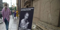 Погибшей в Донецке девочке установили мемориал в Петербурге напротив посольства Франции Погибшей в Донецке девочке установили мемориал в Петербурге напротив посольства Франции
