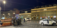 В Петербурге иномарка влетела в мусоровоз на скорости 150 км/ч, водитель погиб