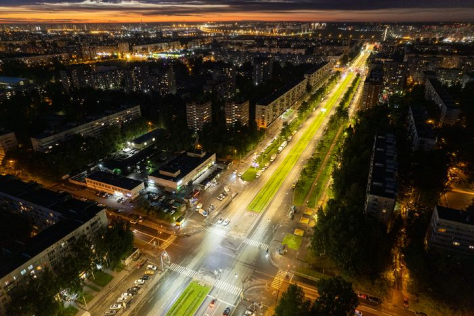 Более 1 200 новых светильников установили в четырех районах Петербурга