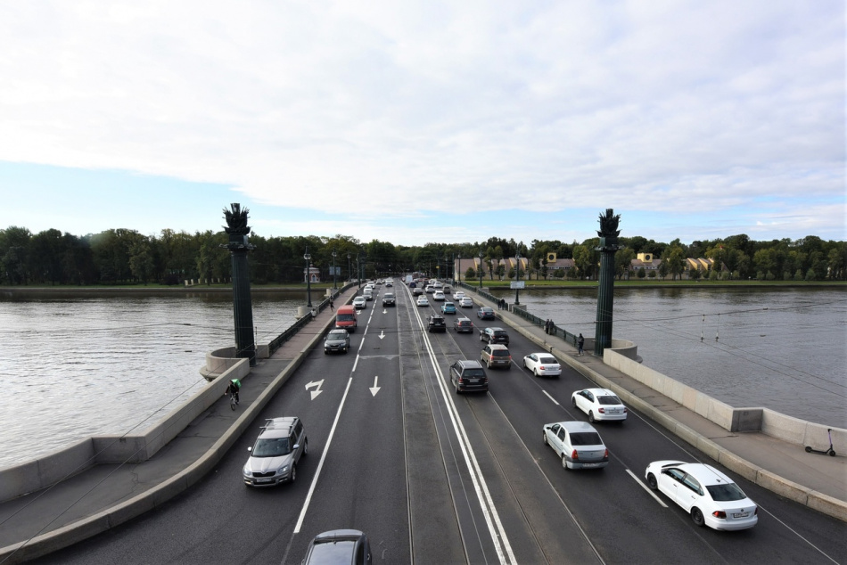 Рабочие закончили ремонт Ушаковского моста в Петербурге