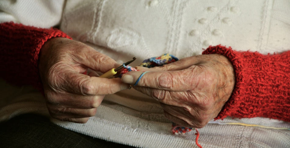 В Петербурге мужчина не пускает домой свою 88-летнюю мать, вмешалась прокуратура