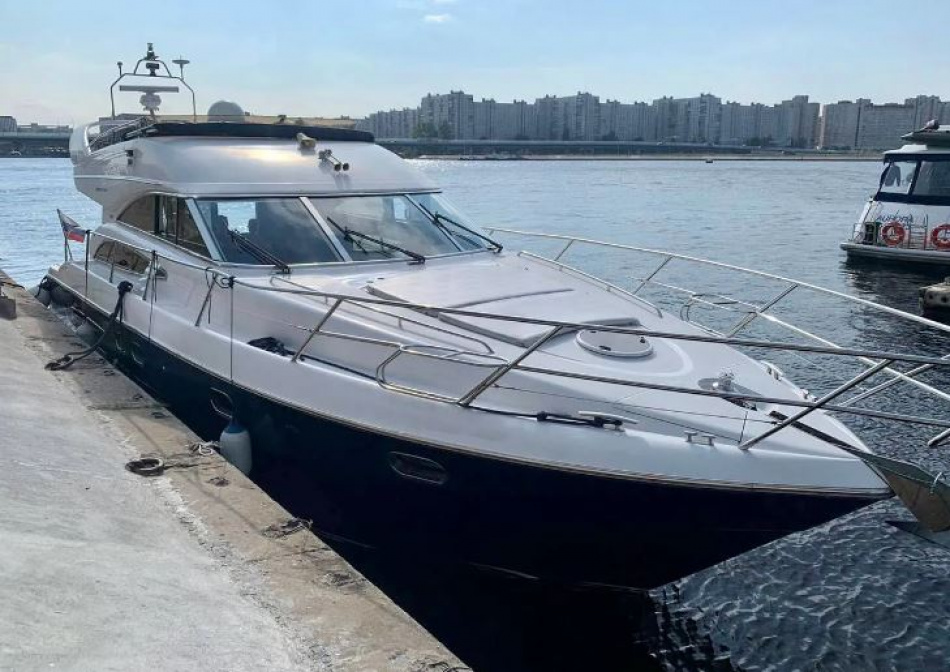 Две яхты в Петербурге арестовали за неуплату таможенных пошлин на 21 млн рублей