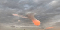 Розовое облако-метеор заметили на юге Петербурга
