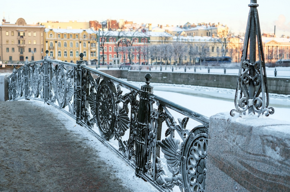 В среду в Петербурге будет облачно, снежно и тепло