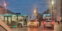 Аварийное утро для лазурных автобусов: сразу четыре ДТП зафиксировали в Петербурге