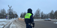 В ГИБДД сообщили о сложной обстановке на дорогах из-за снегопада в Петербурге 
