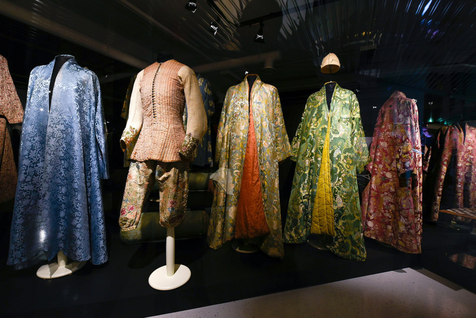Петербуржцы могут увидеть более 300 предметов гардероба Петра I в Эрмитаже 