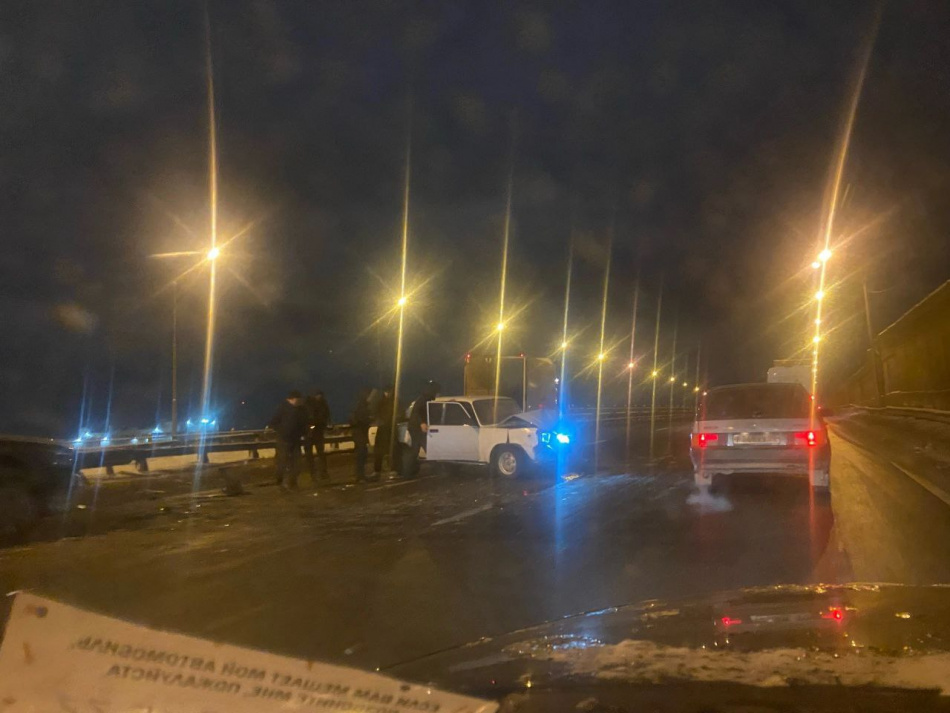 ДТП с участием трех машин произошло на Московском шоссе
