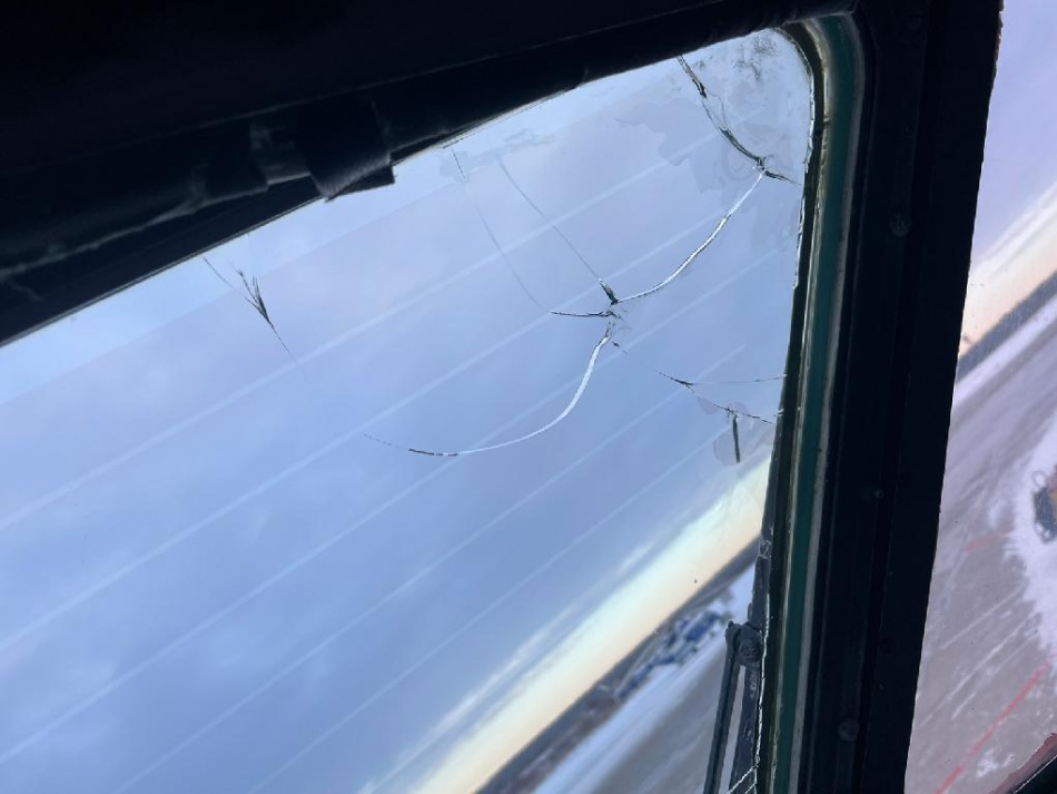 Из-за трещины в стекле кабины рейс Петербург - Котлас свершил экстренную посадку 