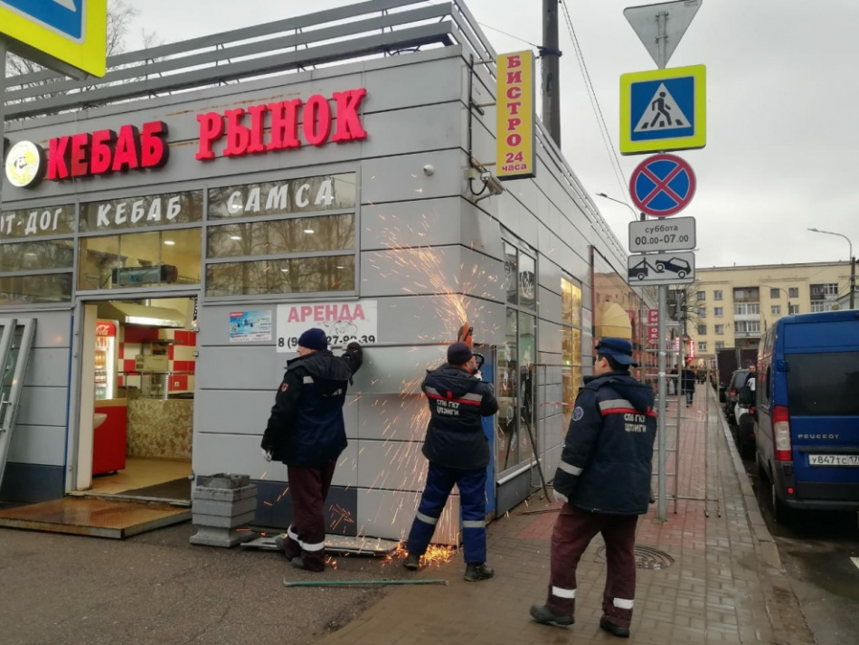 Смольный: на Енотаевской улице в Петербурге снесли нелегальный павильон