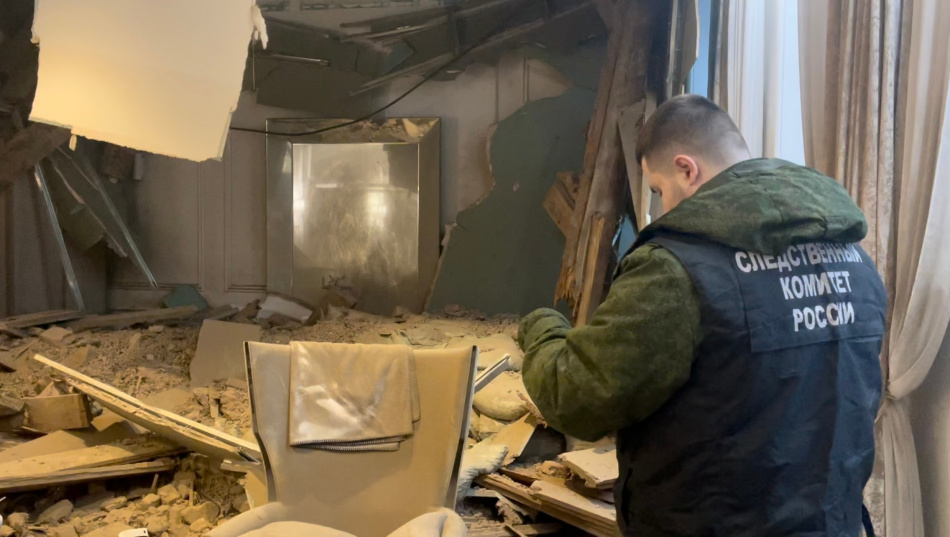 СКР возбудил уголовное дело после обрушения потолка в петербургской квартире у известного дизайнера