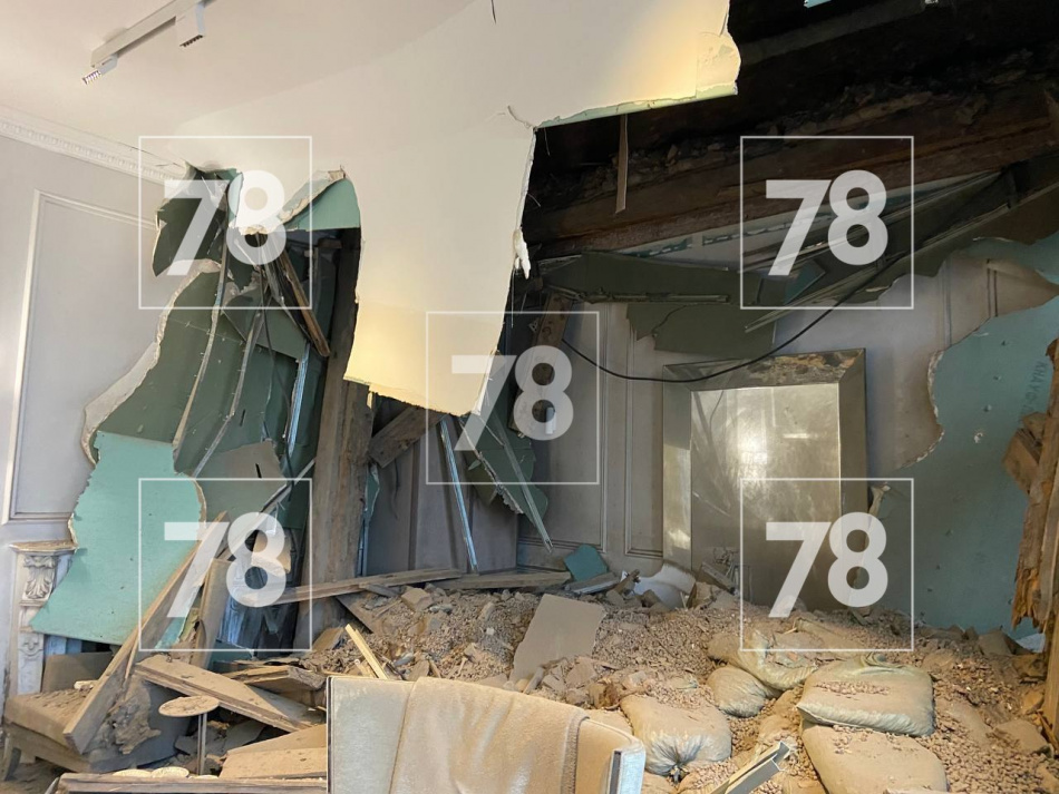 Потолок в квартире дизайнера на Почтамтской мог рухнуть из-за 300 мешков со строймусором, хранящимся на чердаке