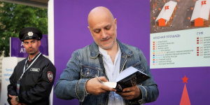 Писатель Захар Прилепин подписал контракт с Росгвардией и отправился в зону СВО