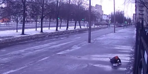 Прокуратура потребовала полмиллиона для пожилой петербурженки, которая упала на лёд