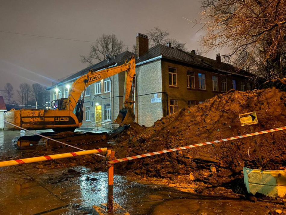 На территории больницы в Петербурге нашли останки троих людей 