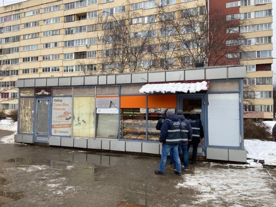 Власти Петербурга снесли незаконно установленные торговые павильоны в Выборгском и Кировском районах