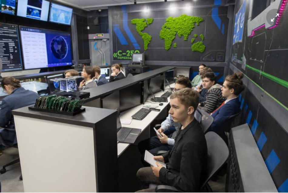 Рука на пульте: в петербургском Политехе открыли центр управления спутниками и дронами