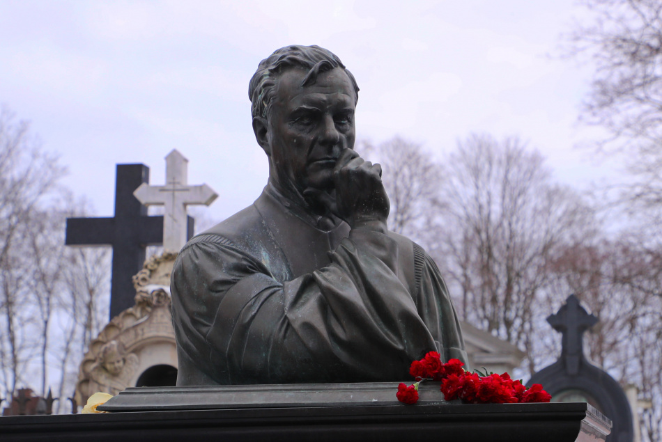 23 года со дня смерти: Александр Беглов почтил память первого мэра Анатолия Собчака