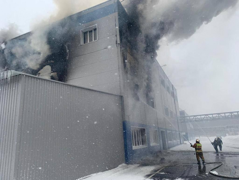На территории АО «Химик» в Ленобласти произошел крупный пожар