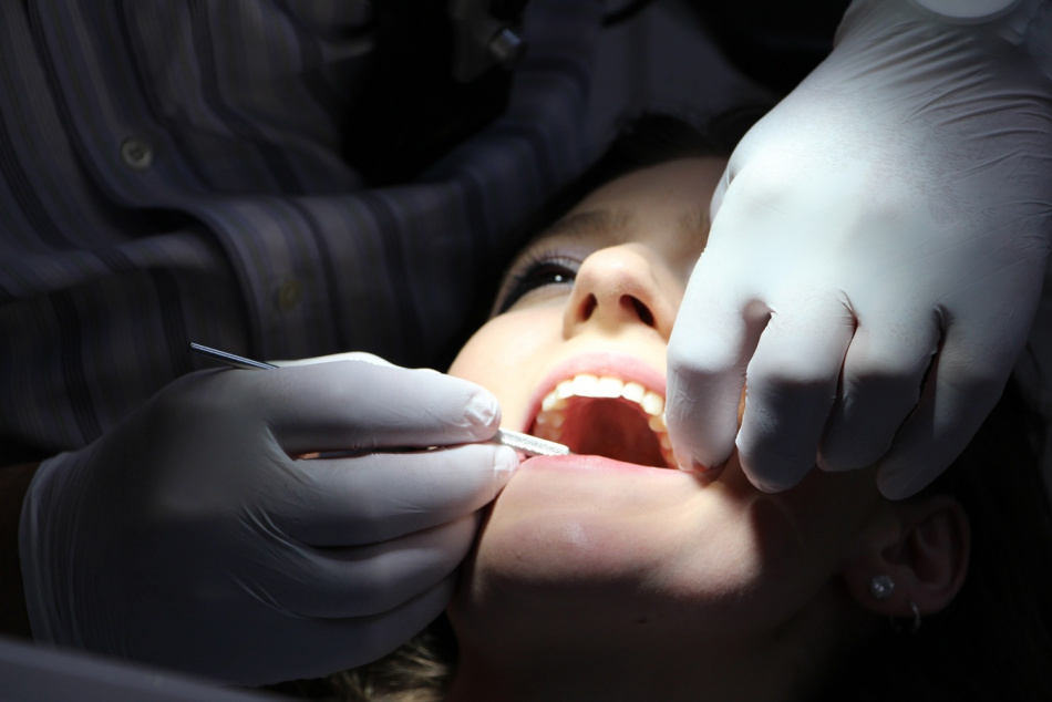 При такой зубной боли поход к врачу неминуем, рассказала стоматолог