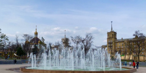 В Мариуполе включили восстановленный Петербургом светомузыкальный фонтан