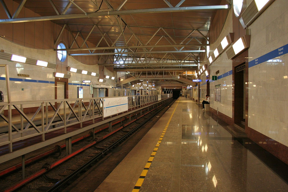Станцию метро «Парнас» закрывали на вход 