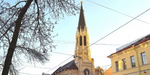 Руферы в Петербурге решили покорить шпиль собора Святого Михаила на Васильевском острове